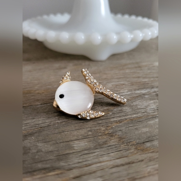 Jelly Belly Style Embellished Fish Brooch - Picture 1 of 7